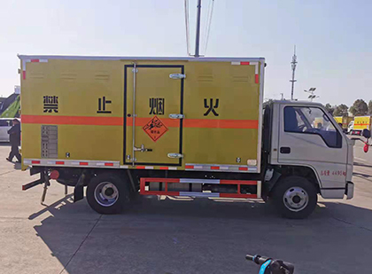 新城爆破器材运输车技术升级与安全合规新趋势